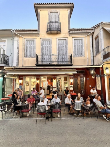 Tipica architettura del centro cittadino a solo un Km da Villa Altina